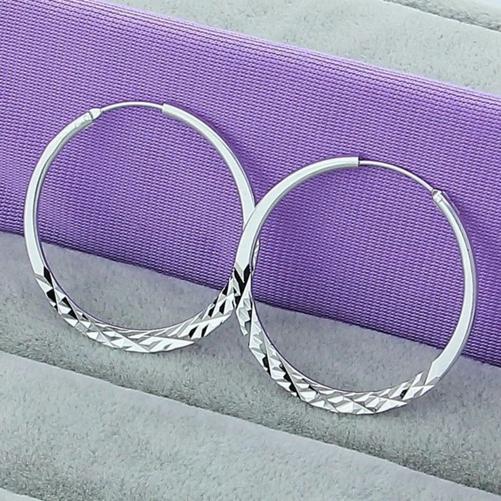 New 18K White Gold Diamond Cut Round Hoop Earrings